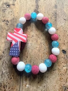 Handmade Styleandstone American Flag Cross Stretch Bracelet